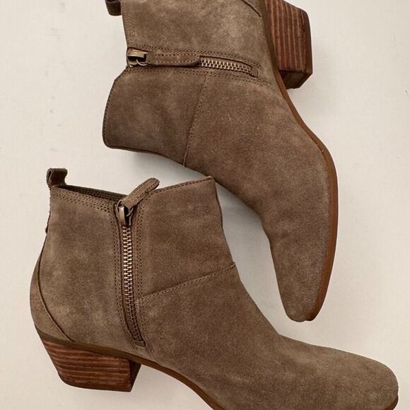 Timberland Suede Booties, Size 7 - Picture 10 of 10